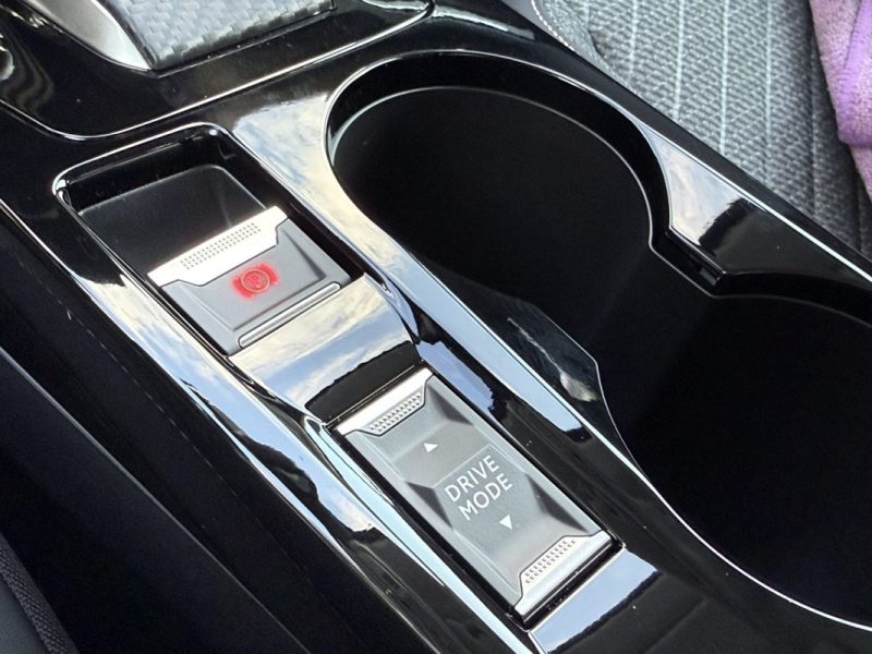 PEUGEOT 208 HYBRID 110 E-DCS6 ALLURE + ANGLES MORTS + NAVI 2025