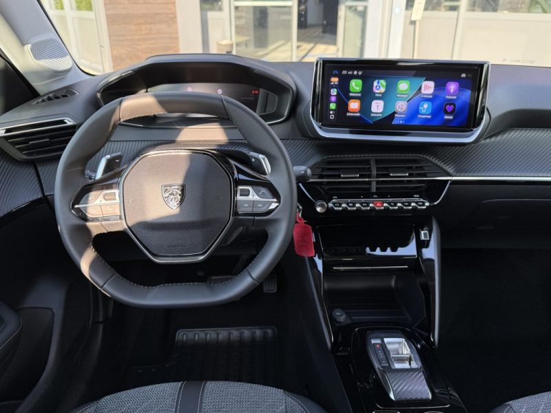 PEUGEOT 208 HYBRID 110 E-DCS6 ALLURE + ANGLES MORTS + NAVI 2025