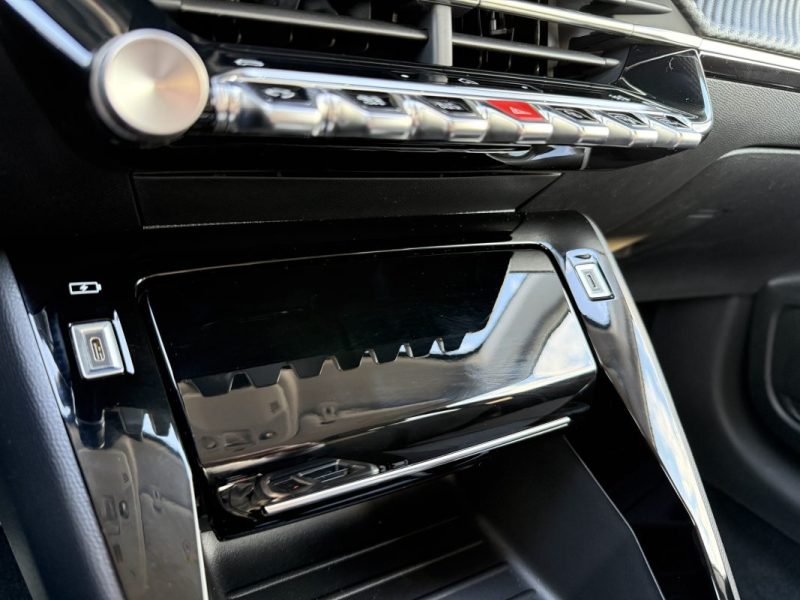 PEUGEOT 208 HYBRID 110 E-DCS6 ALLURE + ANGLES MORTS + NAVI 2025