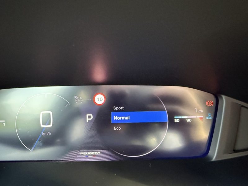 PEUGEOT 208 HYBRID 110 E-DCS6 ALLURE + ANGLES MORTS + NAVI 2025