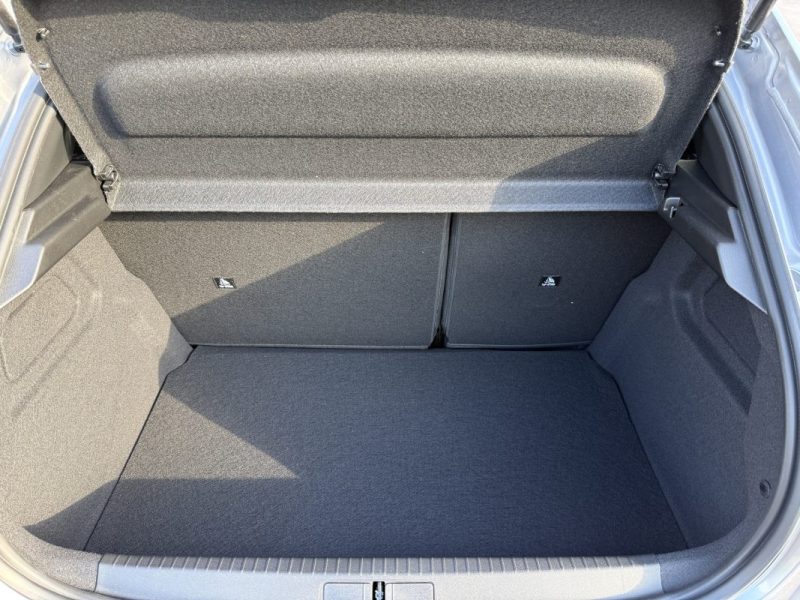 PEUGEOT 208 HYBRID 110 E-DCS6 ALLURE + ANGLES MORTS + NAVI 2025