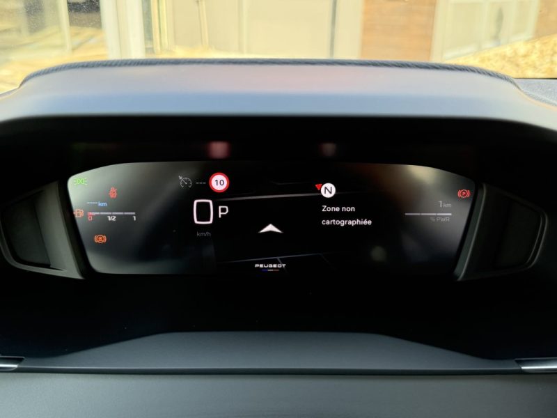 PEUGEOT 208 HYBRID 110 E-DCS6 ALLURE + ANGLES MORTS + NAVI 2025