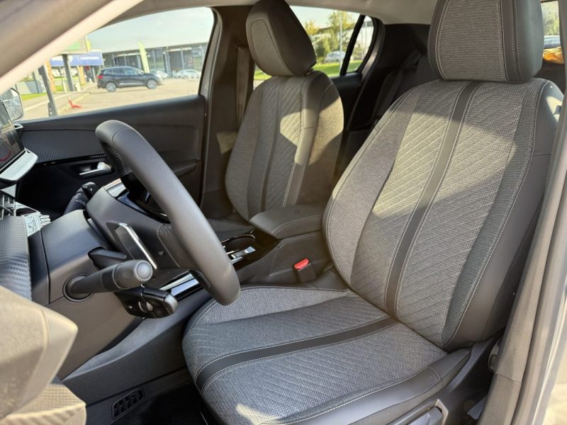 PEUGEOT 208 HYBRID 110 E-DCS6 ALLURE + ANGLES MORTS + NAVI 2025