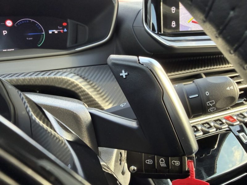 PEUGEOT 208 HYBRID 110 E-DCS6 ALLURE + ANGLES MORTS + NAVI 2025