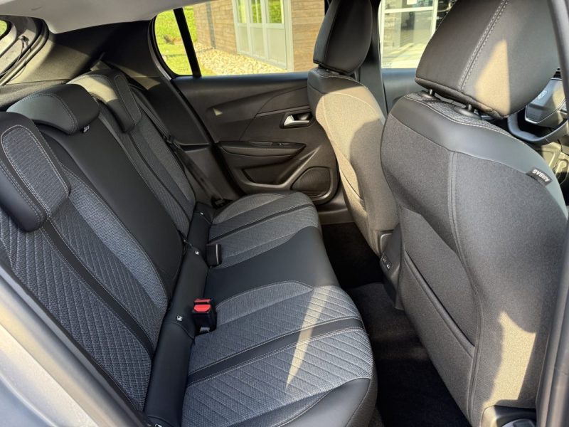 PEUGEOT 208 HYBRID 110 E-DCS6 ALLURE + ANGLES MORTS + NAVI 2025