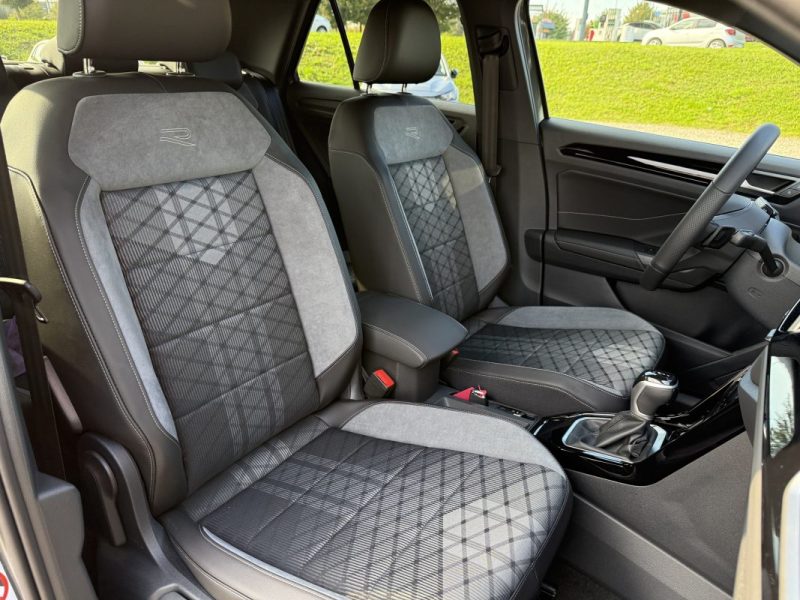 VOLKSWAGEN T-ROC 1.5 TSI 150 DSG7 R-LINE EDITION / MATRIX LED / SIEGES CHAUFFANTS 2025