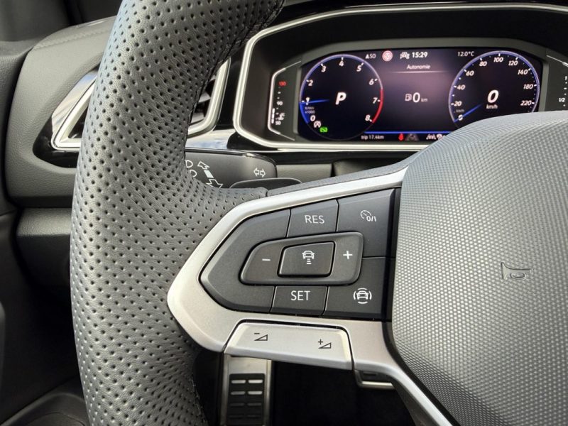 VOLKSWAGEN T-ROC 1.5 TSI 150 DSG7 R-LINE EDITION / MATRIX LED / SIEGES CHAUFFANTS 2025