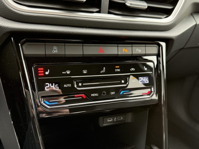 VOLKSWAGEN T-ROC 1.5 TSI 150 DSG7 R-LINE EDITION / MATRIX LED / SIEGES CHAUFFANTS 2025