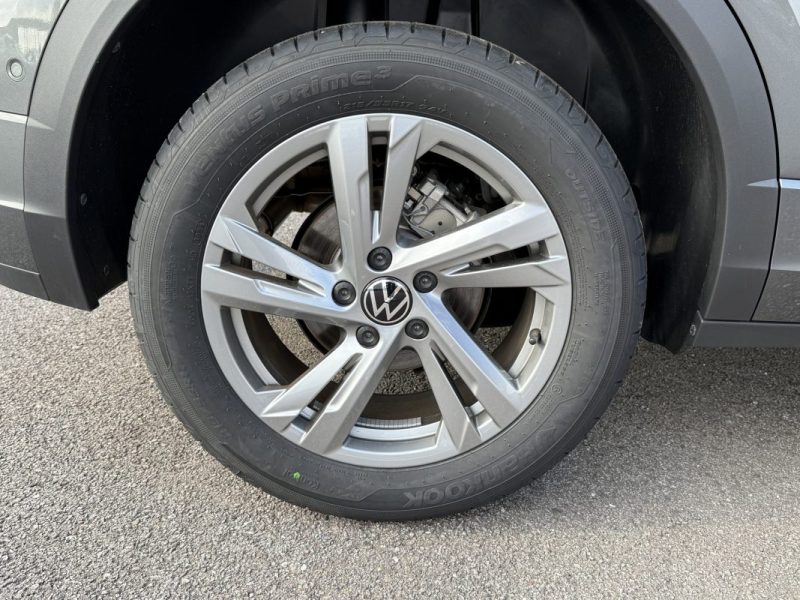 VOLKSWAGEN T-ROC 1.5 TSI 150 DSG7 R-LINE EDITION / MATRIX LED / SIEGES CHAUFFANTS 2025