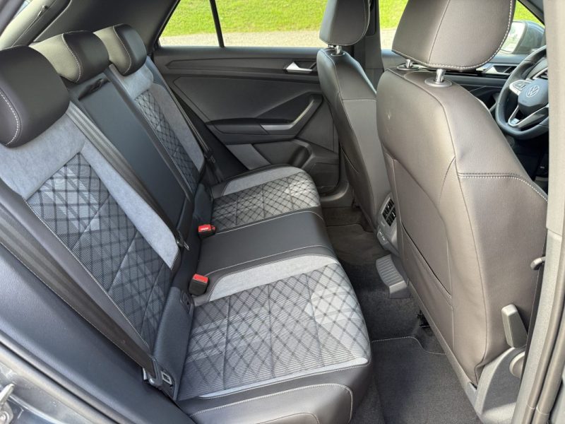 VOLKSWAGEN T-ROC 1.5 TSI 150 DSG7 R-LINE EDITION / MATRIX LED / SIEGES CHAUFFANTS 2025