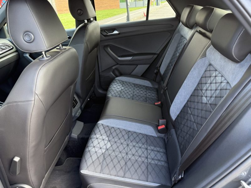 VOLKSWAGEN T-ROC 1.5 TSI 150 DSG7 R-LINE EDITION / MATRIX LED / SIEGES CHAUFFANTS 2025