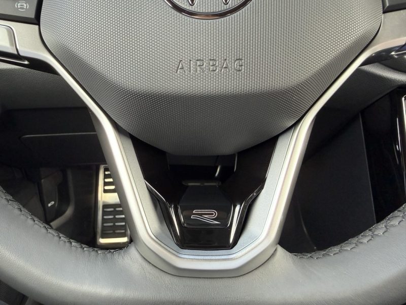 VOLKSWAGEN T-ROC 1.5 TSI 150 DSG7 R-LINE EDITION / MATRIX LED / SIEGES CHAUFFANTS 2025