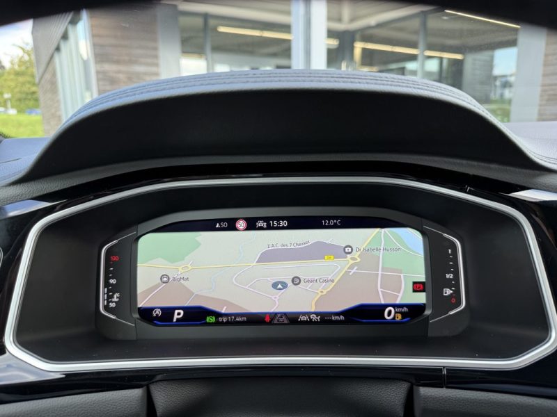 VOLKSWAGEN T-ROC 1.5 TSI 150 DSG7 R-LINE EDITION / MATRIX LED / SIEGES CHAUFFANTS 2025