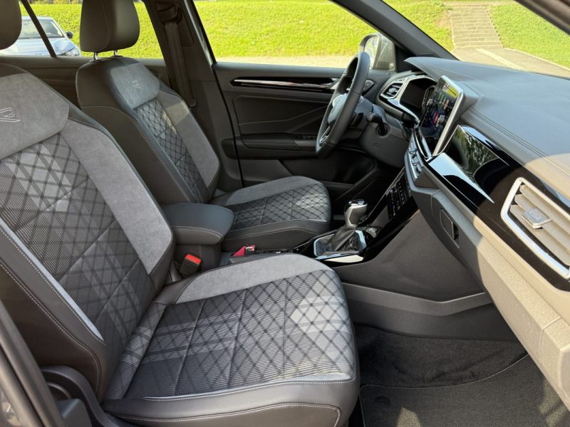 VOLKSWAGEN T-ROC 1.5 TSI 150 DSG7 R-LINE EDITION / MATRIX LED / SIEGES CHAUFFANTS 2025