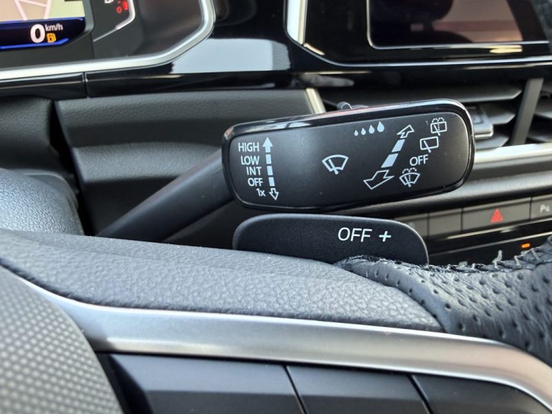 VOLKSWAGEN T-ROC 1.5 TSI 150 DSG7 R-LINE EDITION / MATRIX LED / SIEGES CHAUFFANTS 2025