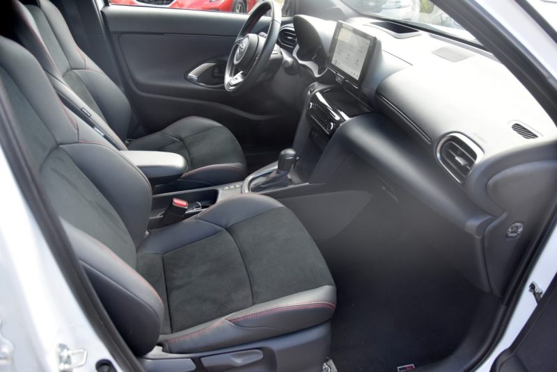 TOYOTA YARIS CROSS 116H GR SPORT -7 5554KM -1ÈRE MAIN 2024