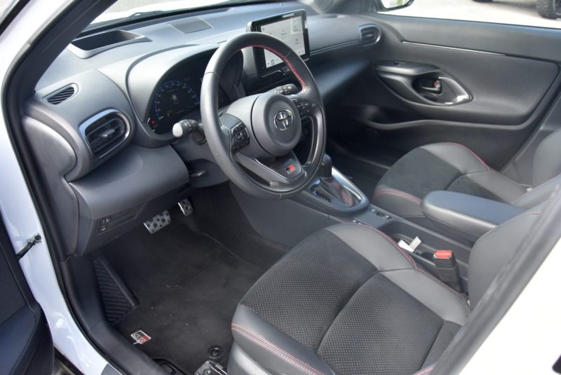 TOYOTA YARIS CROSS 116H GR SPORT -7 5554KM -1ÈRE MAIN 2024