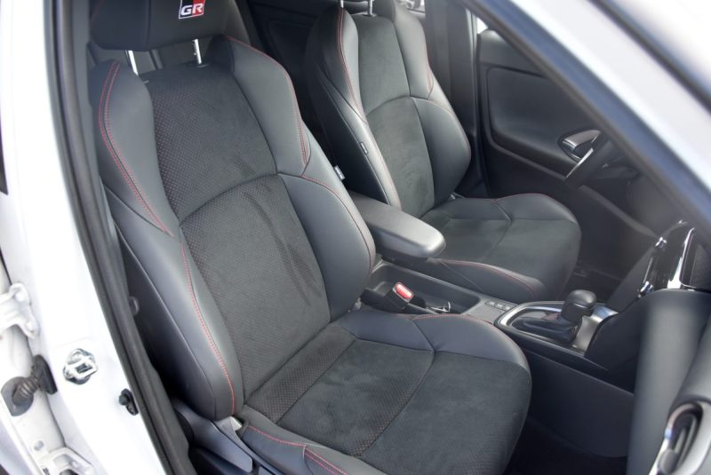 TOYOTA YARIS CROSS 116H GR SPORT -7 5554KM -1ÈRE MAIN 2024