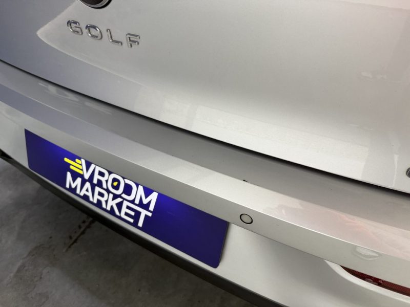 VOLKSWAGEN GOLF 8 1.5 eTSI 150 R-LINE DSG7 / T.O / H&K / IQ.Light