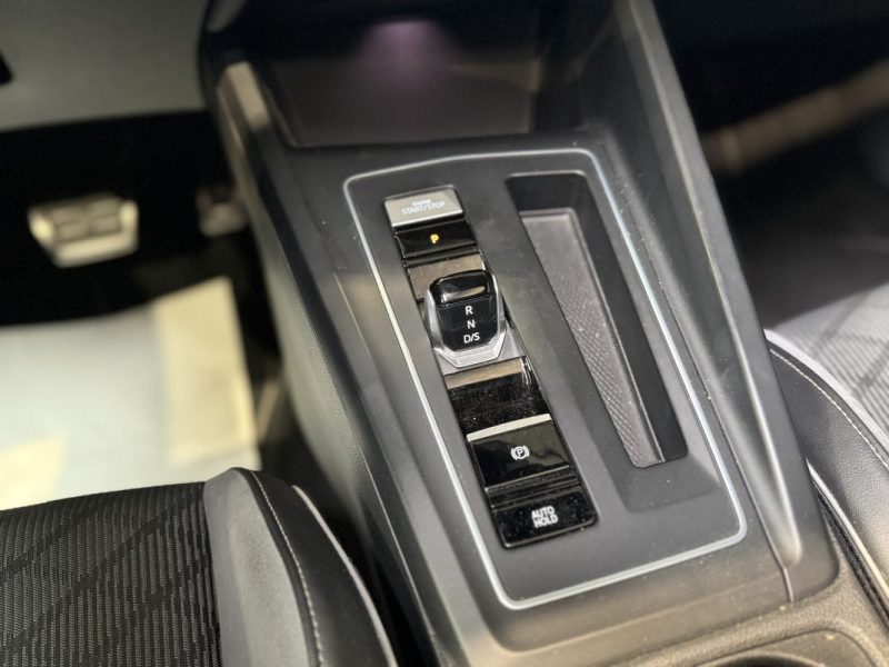 VOLKSWAGEN GOLF 8 1.5 eTSI 150 R-LINE DSG7 / T.O / H&K / IQ.Light