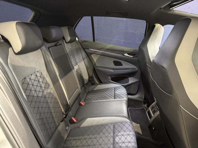 VOLKSWAGEN GOLF 8 1.5 eTSI 150 R-LINE DSG7 / T.O / H&K / IQ.Light