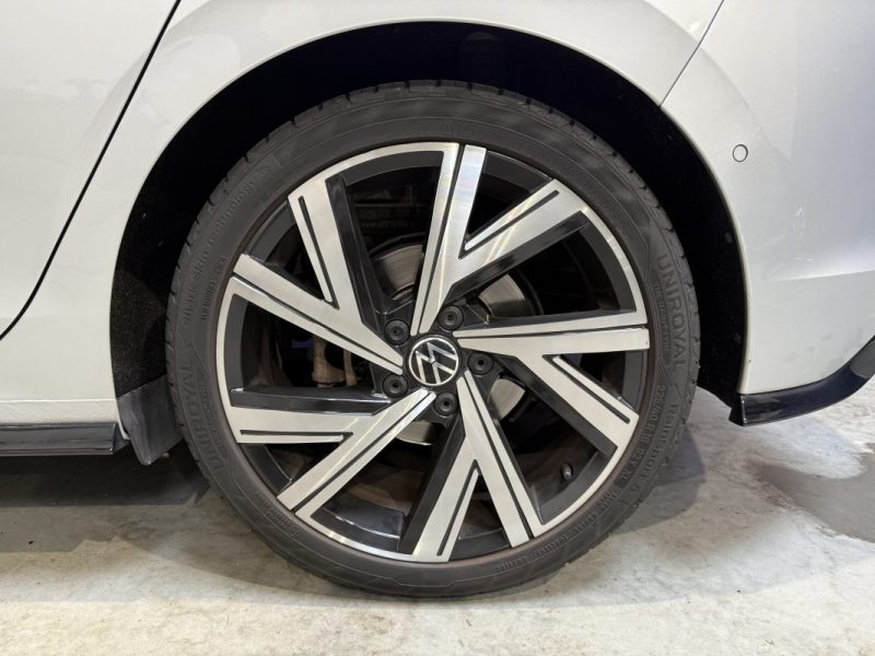 VOLKSWAGEN GOLF 8 1.5 eTSI 150 R-LINE DSG7 / T.O / H&K / IQ.Light
