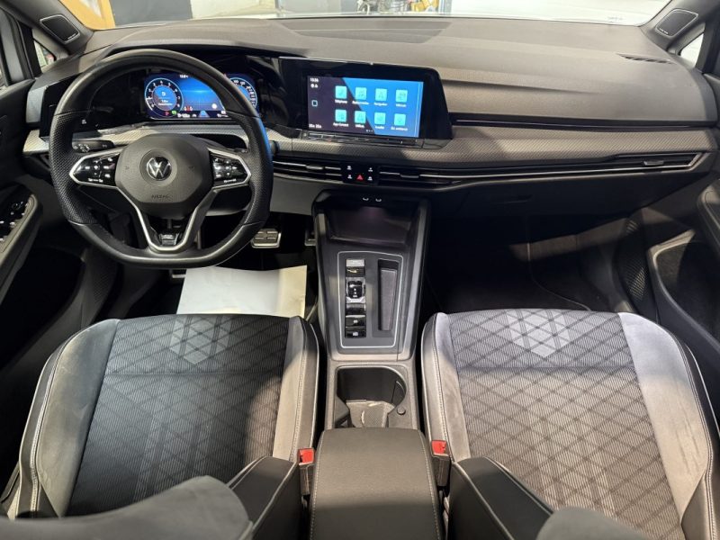 VOLKSWAGEN GOLF 8 1.5 eTSI 150 R-LINE DSG7 / T.O / H&K / IQ.Light