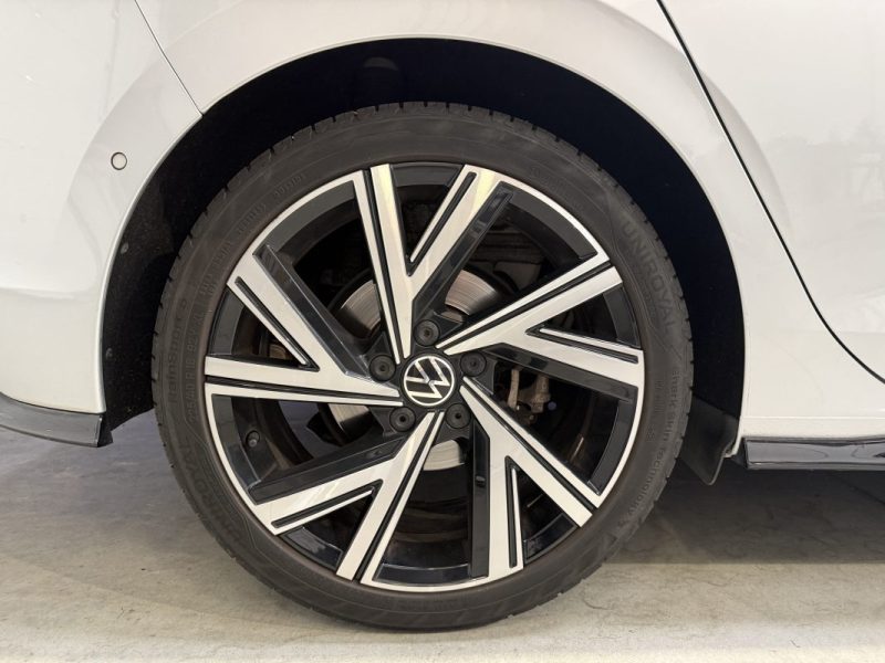 VOLKSWAGEN GOLF 8 1.5 eTSI 150 R-LINE DSG7 / T.O / H&K / IQ.Light