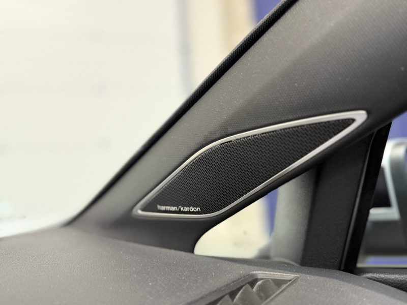 VOLKSWAGEN GOLF 8 1.5 eTSI 150 R-LINE DSG7 / T.O / H&K / IQ.Light