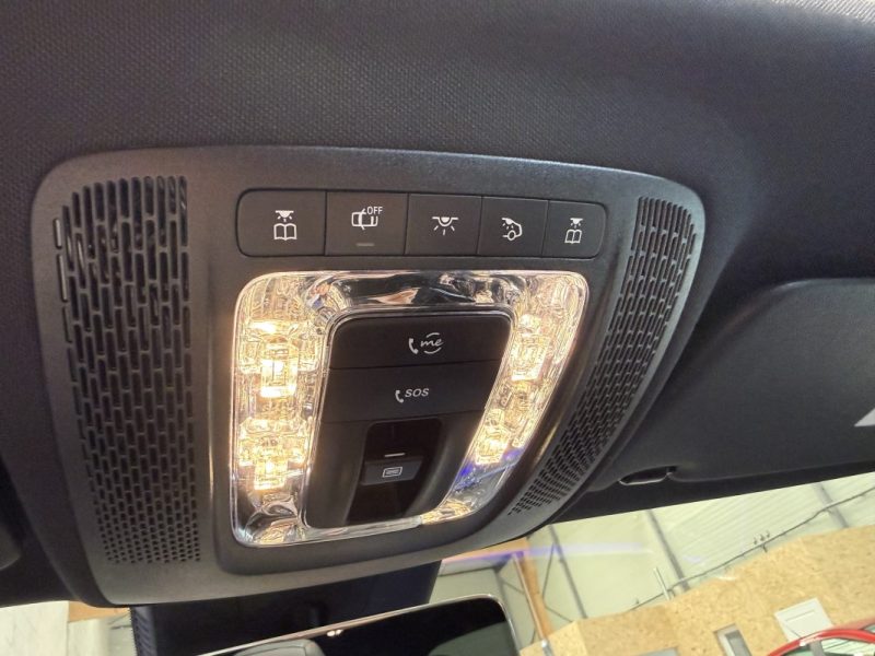 MERCEDES CLASSE A 200 163CH AMG LINE 7G-DCT - TOIT OUVRANT PANORAMIQUE - EXCELLENT ÉTAT - PNEUS AV NEUFS - RIEN À PRÉVOIR