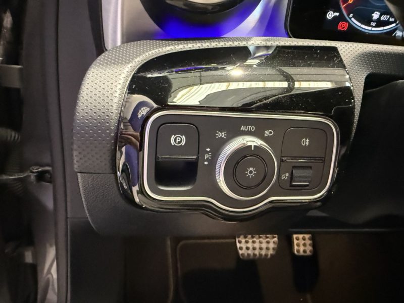 MERCEDES CLASSE A 200 163CH AMG LINE 7G-DCT - TOIT OUVRANT PANORAMIQUE - EXCELLENT ÉTAT - PNEUS AV NEUFS - RIEN À PRÉVOIR