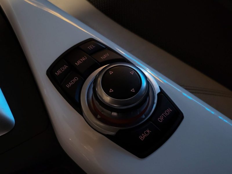 BMW SERIE 1 118i 136ch VOLANT PACK M / CAMERA DE RECUL / MAIN LIBRE