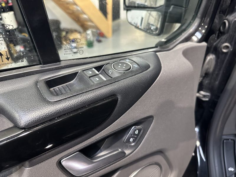 FORD TOURNEO CUSTOM KOMBI 320 L2H1 2.0 TDCI 170ch BVA - TVA RECUPERABLE / PAS DE TVS