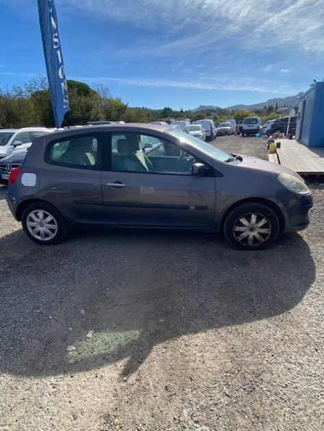 Renault Clio III 1.2 75Ch Confort  Dynamique