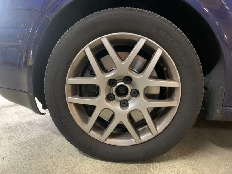 VOLKSWAGEN GOLF IV 2.3 V5 170CH CARAT BVM6 - CUIR - TOIT OUVRANT