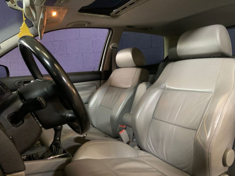 VOLKSWAGEN GOLF IV 2.3 V5 170CH CARAT BVM6 - CUIR - TOIT OUVRANT