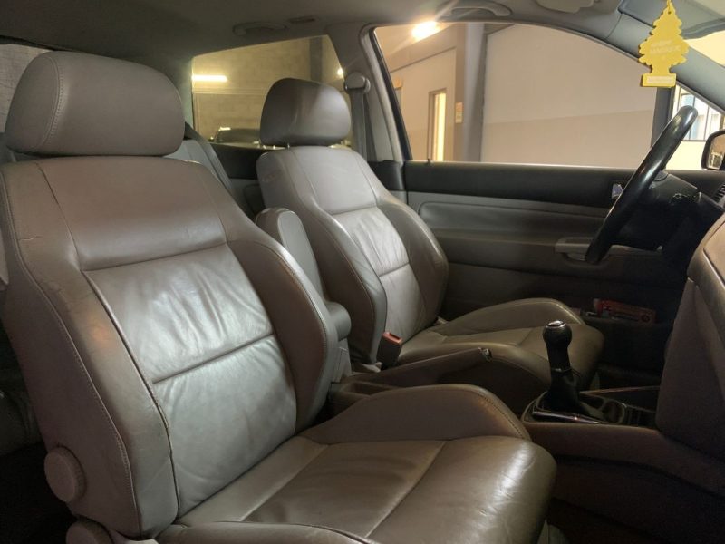 VOLKSWAGEN GOLF IV 2.3 V5 170CH CARAT BVM6 - CUIR - TOIT OUVRANT