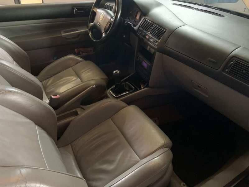 VOLKSWAGEN GOLF IV 2.3 V5 170CH CARAT BVM6 - CUIR - TOIT OUVRANT