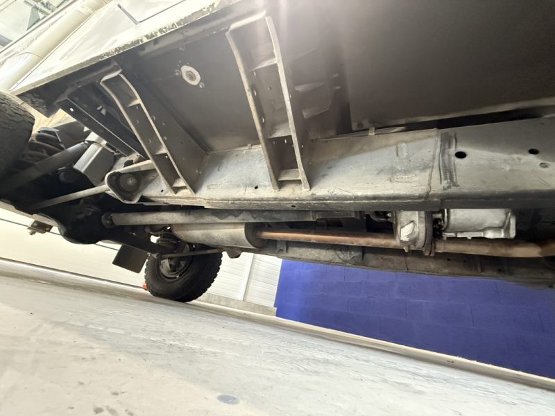 LAND ROVER DEFENDER 130 TD4 CREW CRAB AMÉNAGÉ VOYAGE - 1ER MAIN - ATTELAGE LOURD 