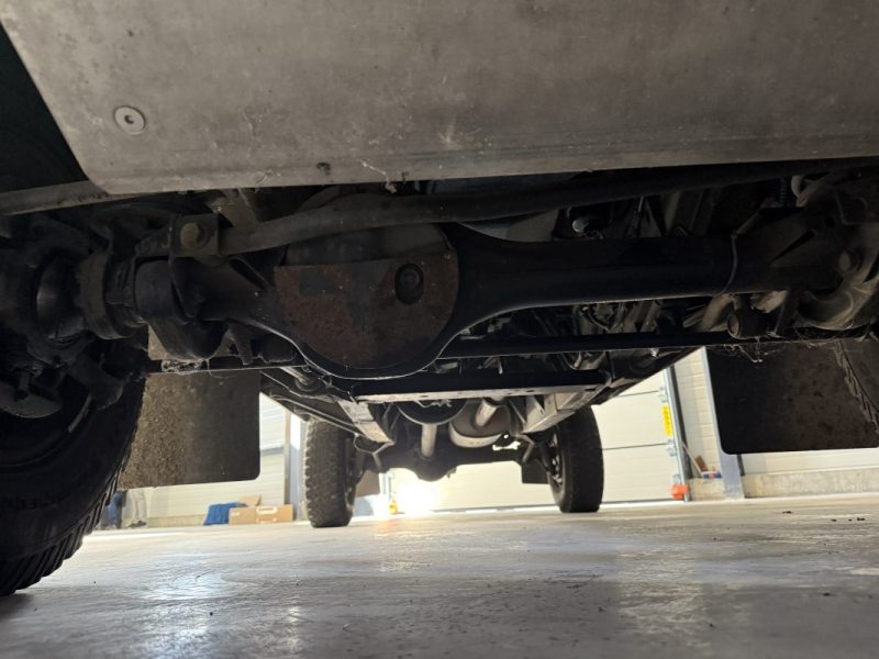 LAND ROVER DEFENDER 130 TD4 CREW CRAB AMÉNAGÉ VOYAGE - 1ER MAIN - ATTELAGE LOURD 