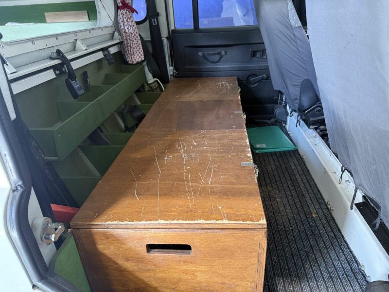 LAND ROVER DEFENDER 130 TD4 CREW CRAB AMÉNAGÉ VOYAGE - 1ER MAIN - ATTELAGE LOURD 