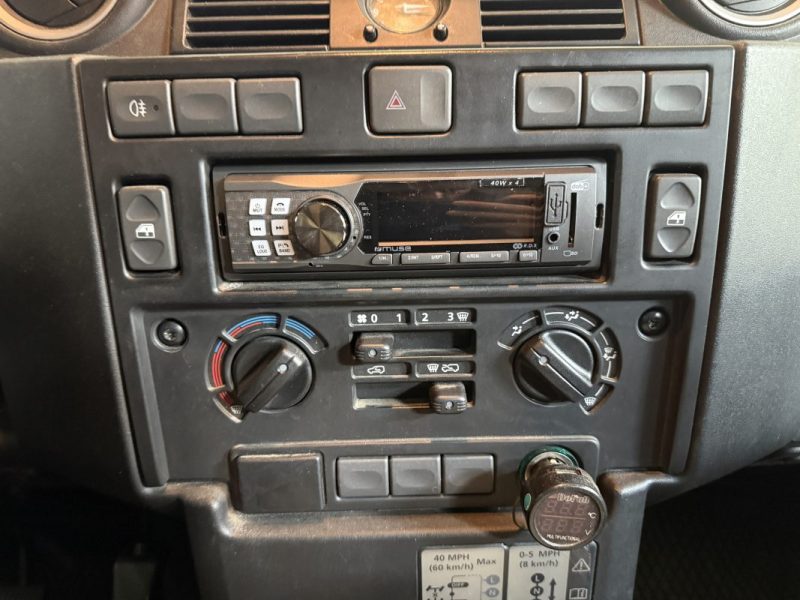 LAND ROVER DEFENDER 130 TD4 CREW CRAB AMÉNAGÉ VOYAGE - 1ER MAIN - ATTELAGE LOURD 