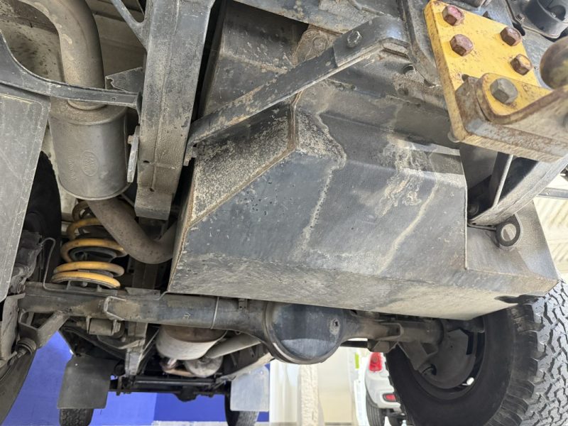 LAND ROVER DEFENDER 130 TD4 CREW CRAB AMÉNAGÉ VOYAGE - 1ER MAIN - ATTELAGE LOURD 