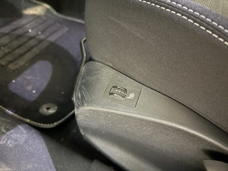 PEUGEOT 208 1.2 PURETECH 82CV ACTIVE 5 PORTES - TOIT PANORAMIQUE - APPLE CARPLAY - CAMÉRA 2017