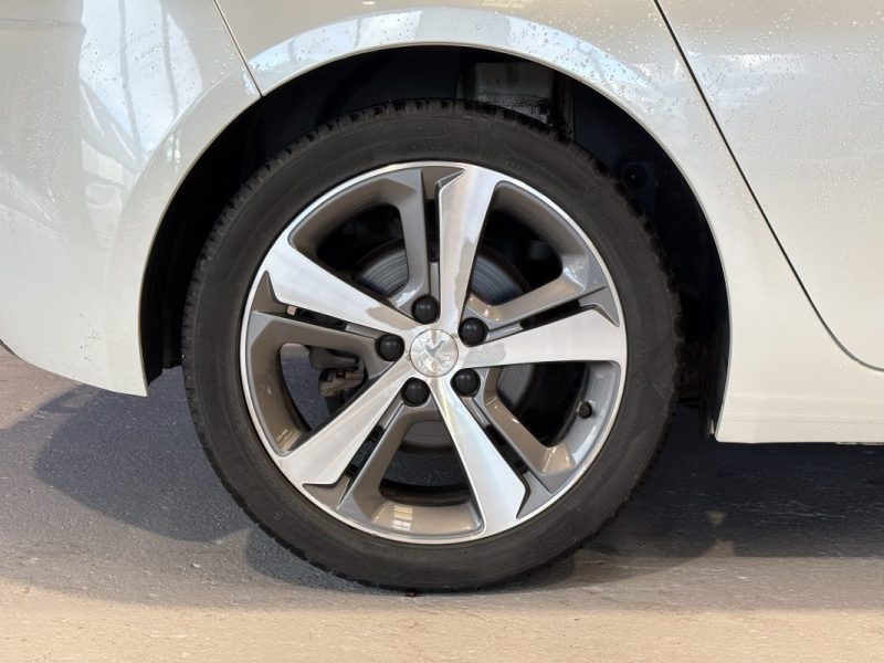 Peugeot 308 130ch Style - Toit panoramique