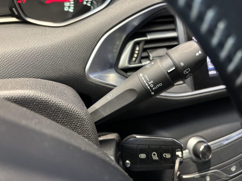 Peugeot 308 130ch Style - Toit panoramique