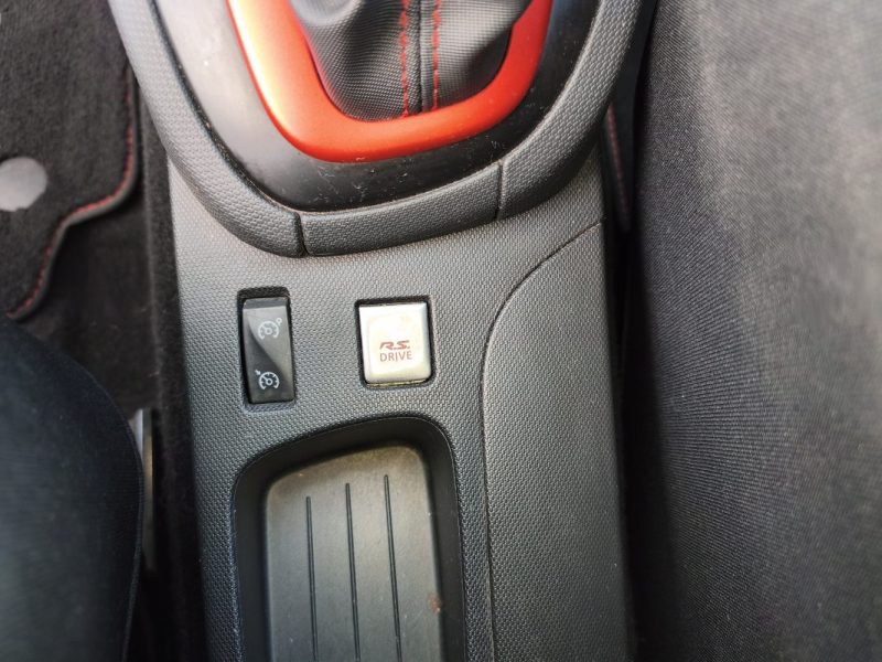 RENAULT CLIO 1.6 T 200CH RS EDC 2014