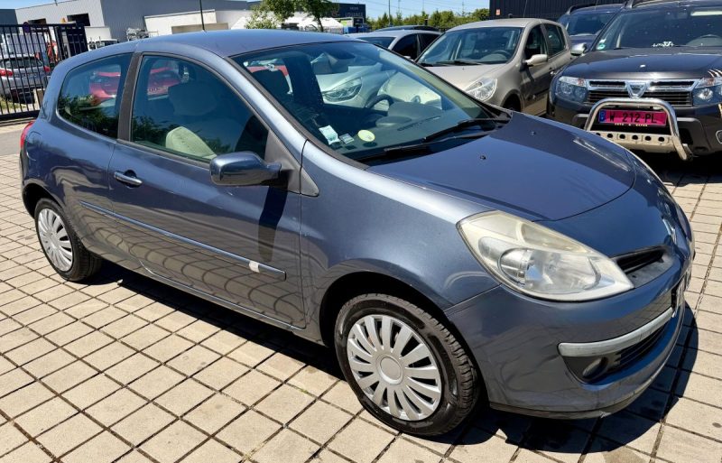 RENAULT CLIO CONFORT DYNAMIQUE 1.2 75CH 
