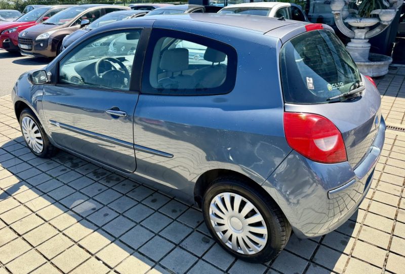 RENAULT CLIO CONFORT DYNAMIQUE 1.2 75CH 