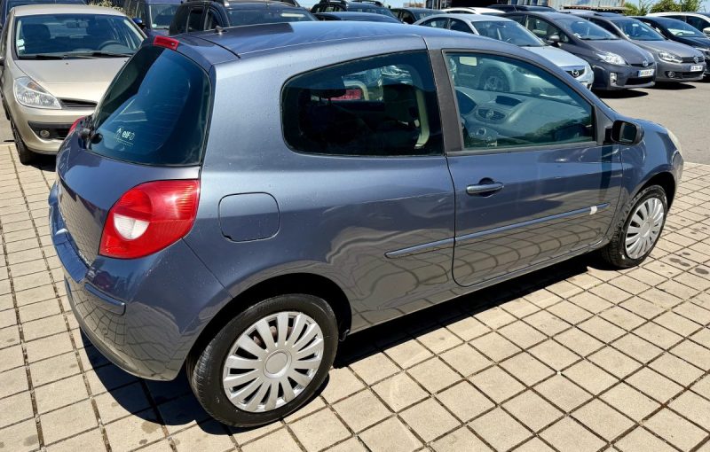 RENAULT CLIO CONFORT DYNAMIQUE 1.2 75CH 